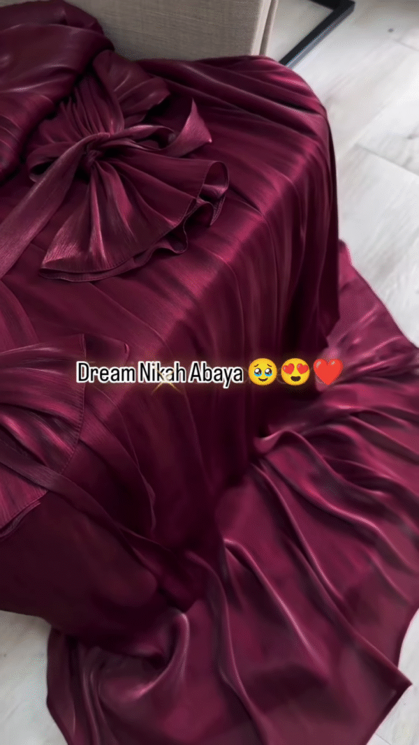 🍷 Royal Maroon Dream Abaya – A Statement of Regal Grace - Image 3